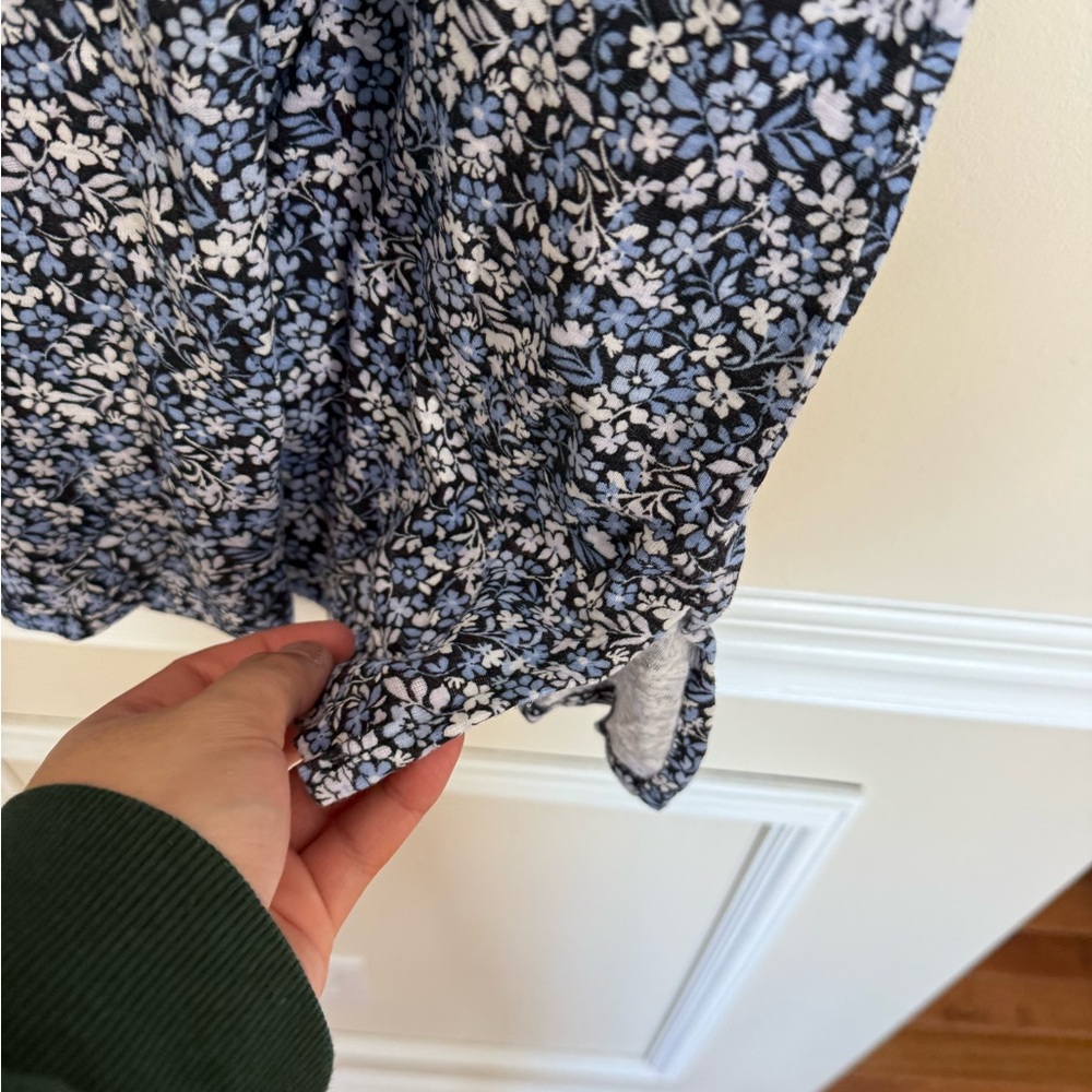 J. Jill Women’s Sz M Blue Floral Pima-Slub Scoop Neck T-Shirt With Side Slits - Picture 6 of 6